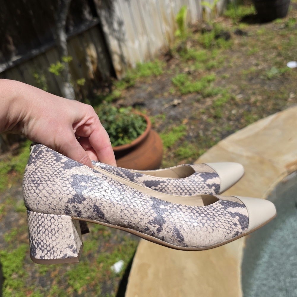 Nwot Cole Haan The Go-To Block Heel Pump Cement Python Print 9B - Picture 11 of 13
